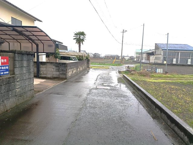 西条市洲之内甲354-4　中古戸建の前面道路含む現地写真|前面道路