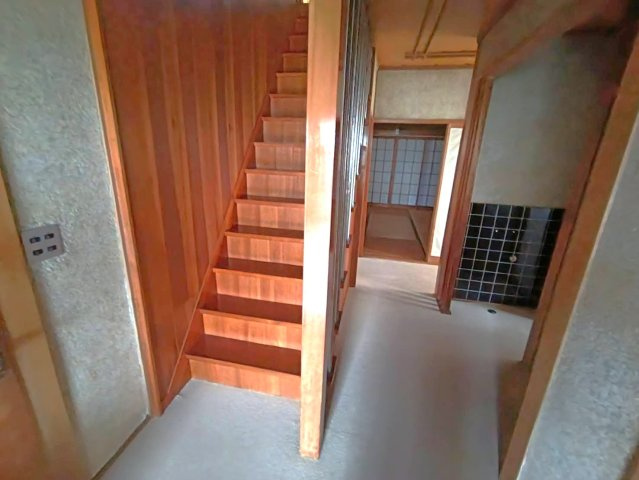 西条市洲之内甲354-4　中古戸建の内装|廊下