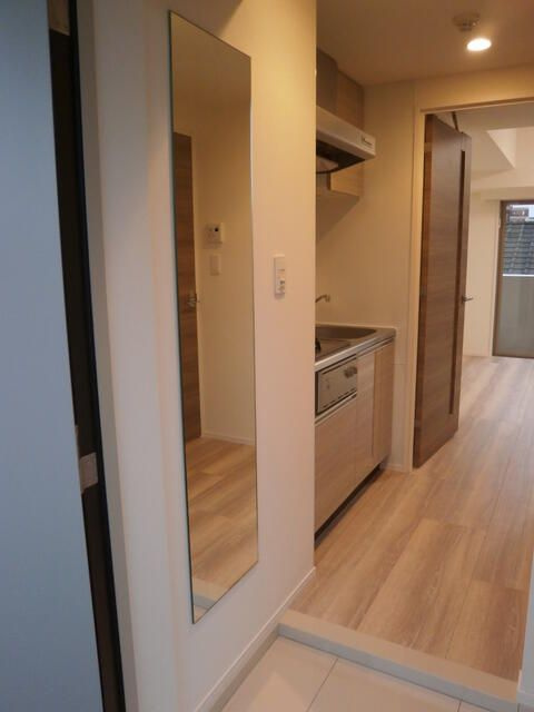 ティモーネ日暮里イーストの玄関