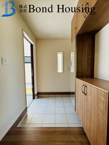SICあり　並列3台駐車可能　魚住町中尾　全2棟　2号棟の玄関