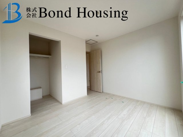 SICあり　並列3台駐車可能　魚住町中尾　全2棟　2号棟の洋室