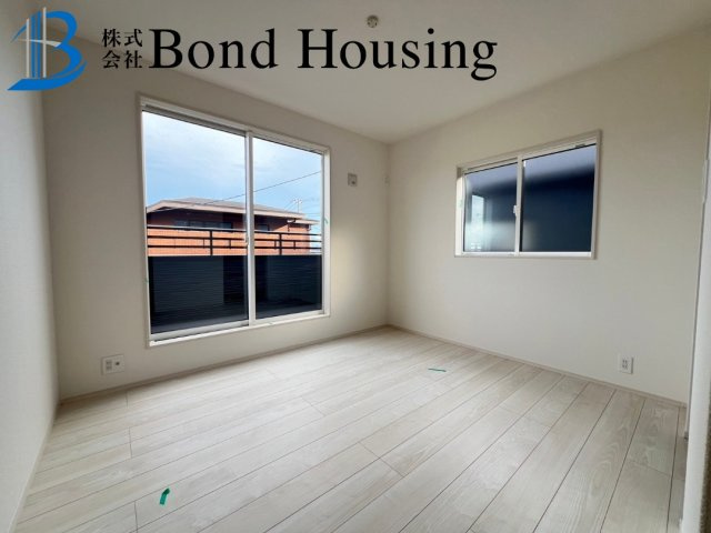 SICあり　並列3台駐車可能　魚住町中尾　全2棟　2号棟の洋室