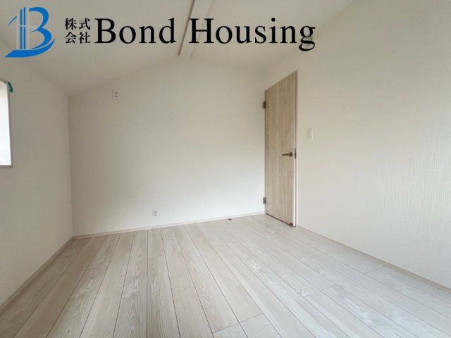 SICあり　並列3台駐車可能　魚住町中尾　全2棟　2号棟の洋室