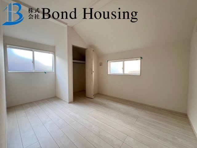 SICあり　並列3台駐車可能　魚住町中尾　全2棟　2号棟の洋室