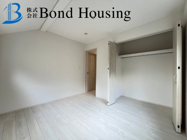 SICあり　並列3台駐車可能　魚住町中尾　全2棟　2号棟の洋室