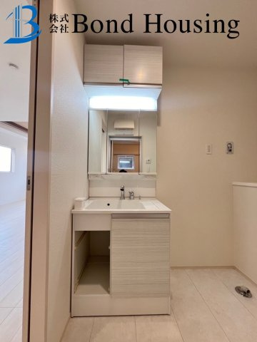 SICあり　並列3台駐車可能　魚住町中尾　全2棟　2号棟の独立洗面台