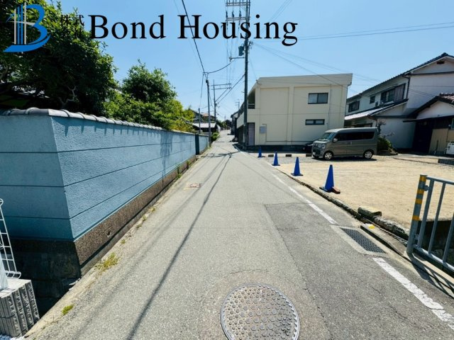 SICあり　並列3台駐車可能　魚住町中尾　全2棟　2号棟の前面道路含む現地写真