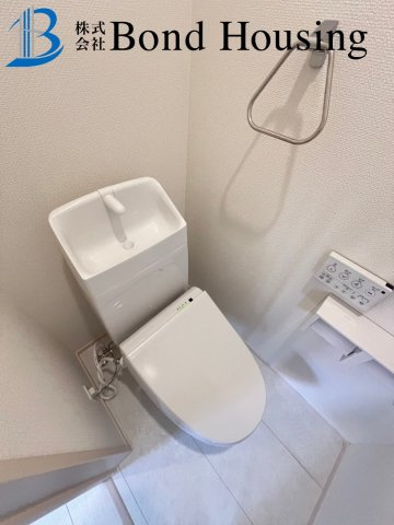 SICあり　並列3台駐車可能　魚住町中尾　全2棟　2号棟のトイレ