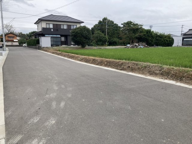 朝倉郡筑前町東小田　売り土地【8号地】の前面道路含む現地写真