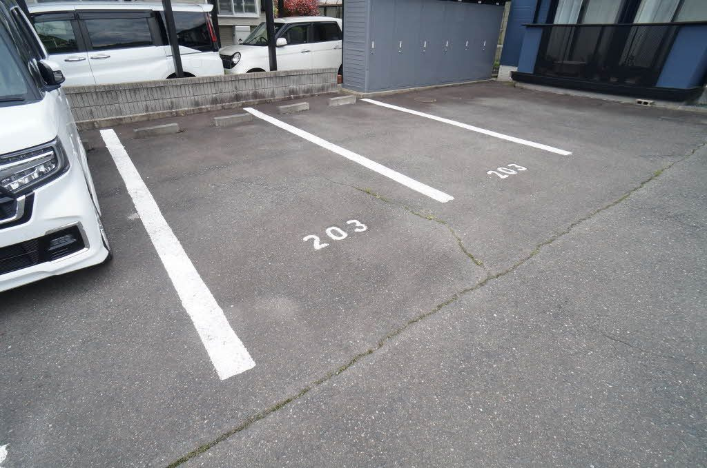 グランドハイツ中津川の駐車場