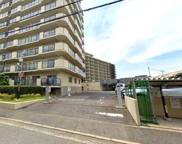 ネオコーポ武庫川の駐車場|広い空と眺望に包まれる最上階
