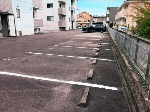 パステック浄水の駐車場