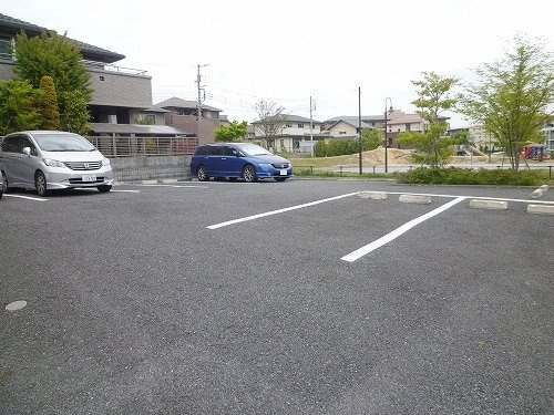 川崎市麻生区はるひ野４丁目のアパートの駐車場