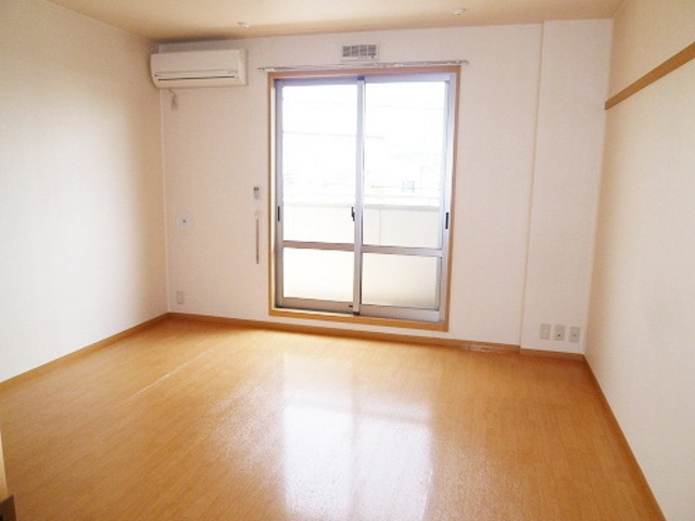 川崎市麻生区はるひ野４丁目のアパートの居間・リビング