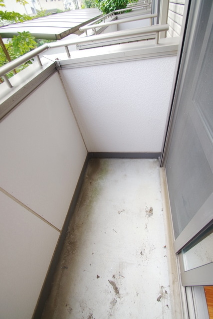 川崎市麻生区はるひ野４丁目のアパートのバルコニー