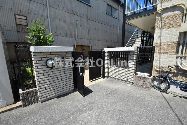 レオパレス竹渕東のエントランス