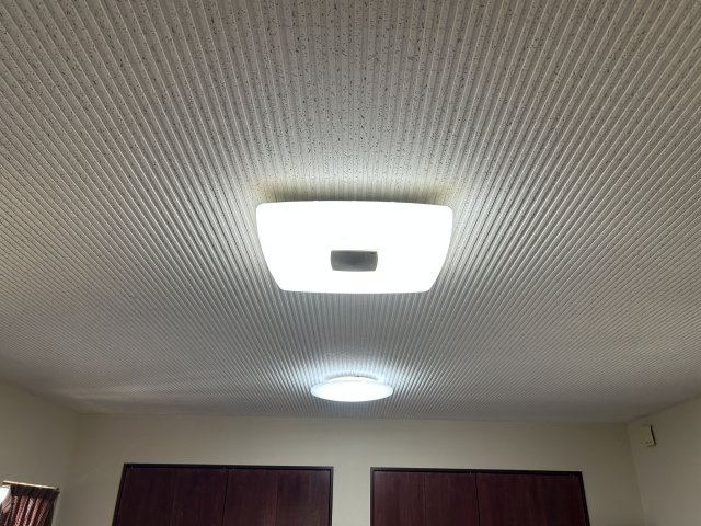 【その他】 | 柳川市大和町塩塚 | 吸音効果もある天井材。照明器具も備えています。