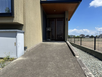 【外観】 | 柳川市大和町塩塚 | 玄関までスロープ付きで車いすでも安心です。