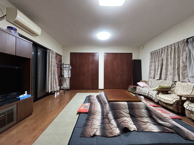 【居間・リビング】 | 柳川市大和町塩塚 | シックな色使いで落ち着きもあります。