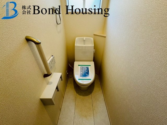 全3区画　並列2台駐車可能　魚住町中尾　1号棟　新築戸建のトイレ