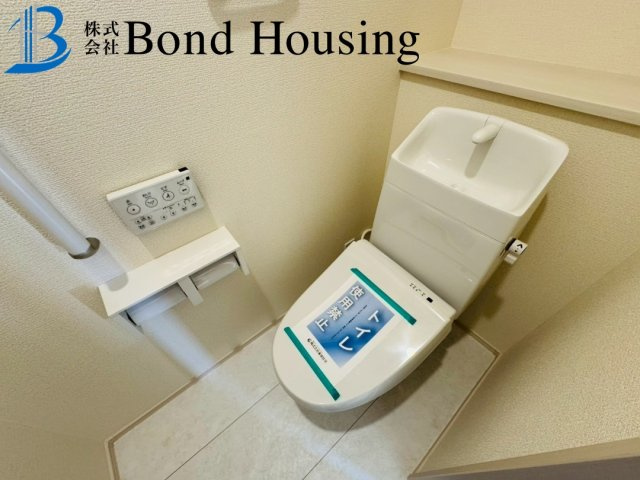全3区画　並列2台駐車可能　魚住町中尾　1号棟　新築戸建のトイレ