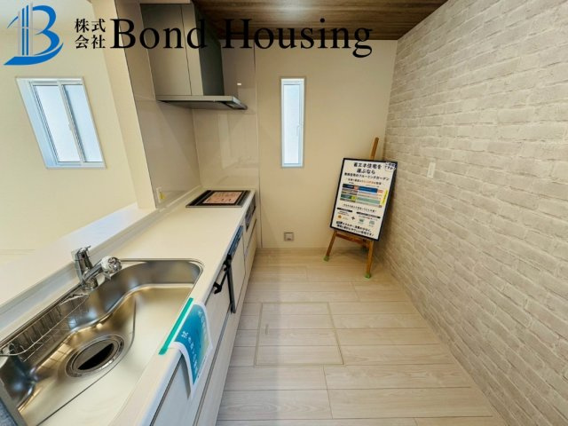 全3区画　並列2台駐車可能　魚住町中尾　1号棟　新築戸建の玄関