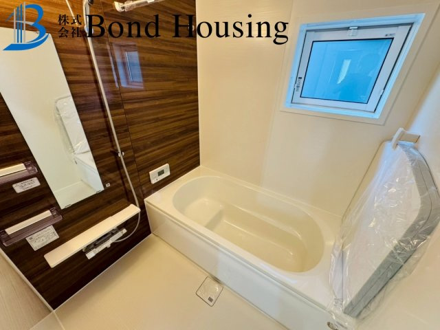 全3区画　並列2台駐車可能　魚住町中尾　1号棟　新築戸建の浴室