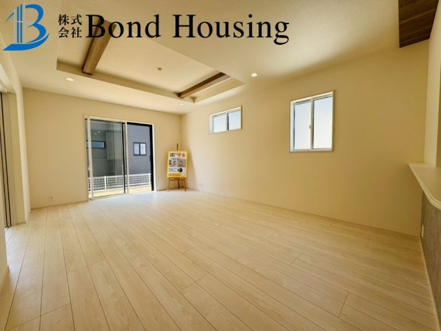 全3区画　並列2台駐車可能　魚住町中尾　1号棟　新築戸建の居間・リビング