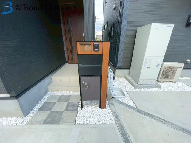 全3区画　並列2台駐車可能　魚住町中尾　1号棟　新築戸建の前面道路含む現地写真