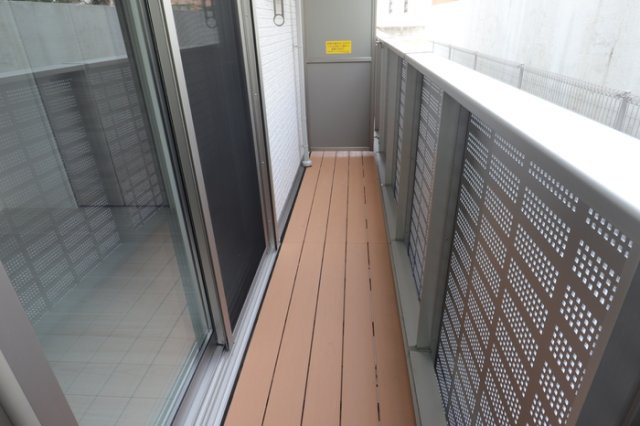 Quattro Soldi 花畑のバルコニー|広々としたバルコニーです