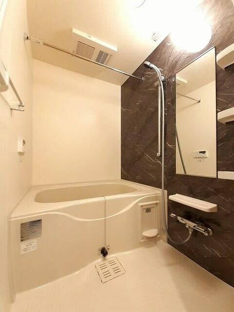 フォーシーズン蓮根の浴室