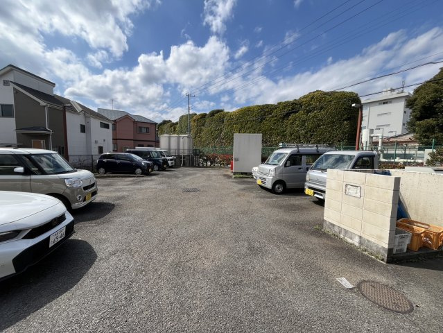 モアクレストの駐車場