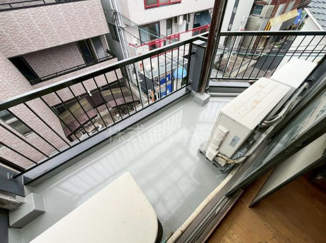 中総持寺町店舗1棟貸ビルのバルコニー