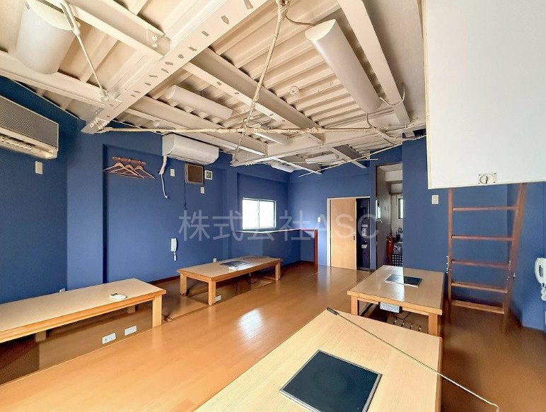 中総持寺町店舗1棟貸ビルの内装