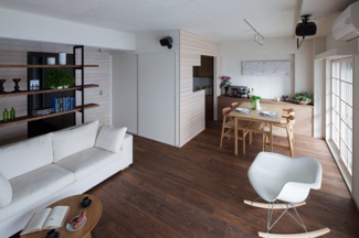 家具は付きません。可動式棚とテレビボードは残置物となります。