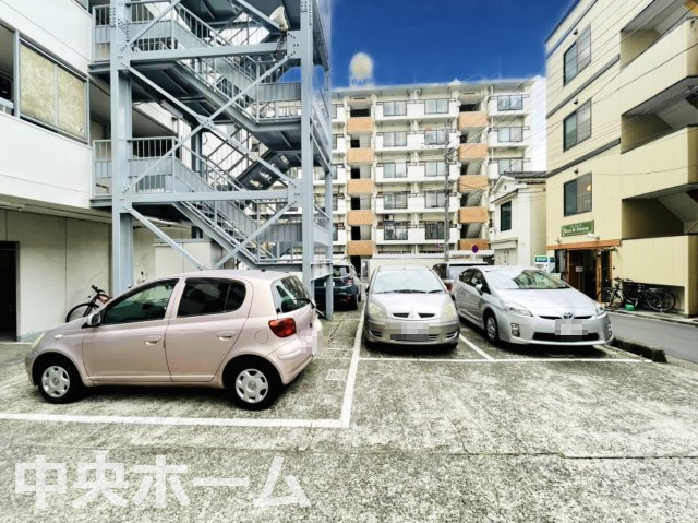 清澄ハイツの駐車場|【敷地内駐車場】最新の空き状況や費用などの詳細は担当スタッフまでお問い合わせください。