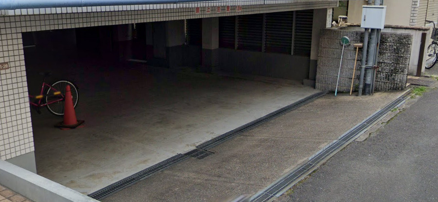 高槻市大畑町の賃貸マンションの駐車場