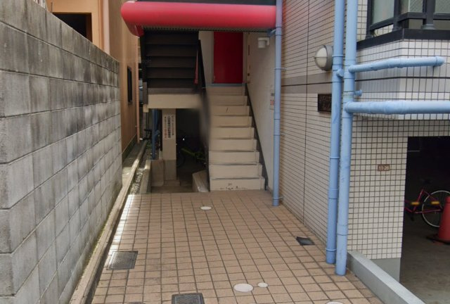 高槻市大畑町の賃貸マンションのエントランス