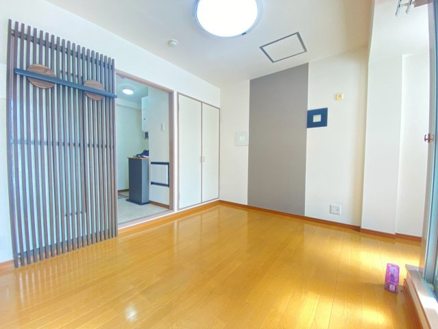高槻市大畑町の賃貸マンションの居間・リビング