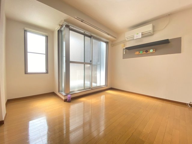 高槻市大畑町の賃貸マンションの居間・リビング