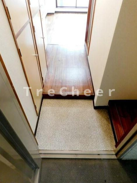 DRホームズ千駄木の玄関