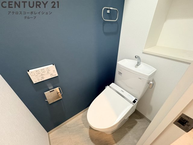 温水洗浄便座付きのトイレです♪