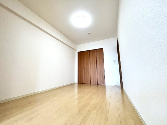 様々な利用ができるリビング隣のお部屋★