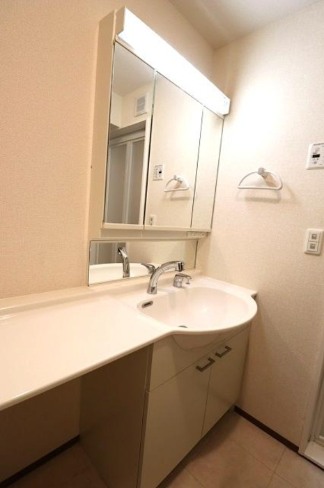 コンフォール瑞江９の洗面所