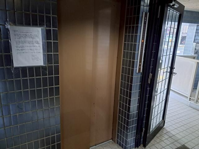 メゾンコモド小石川のエントランス