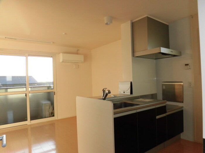 カランドリエのキッチン|コンパクトなキッチンで掃除もラクラク