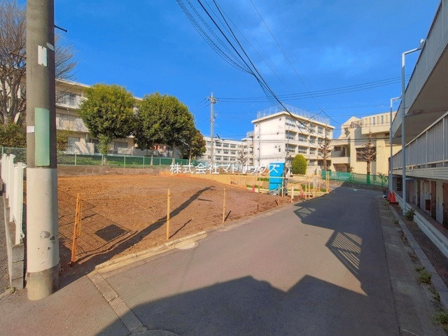 練馬区貫井2丁目　建築条件なし　南道路の限定2区画の前面道路含む現地写真