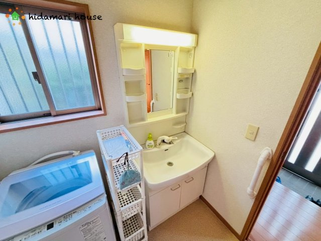 上尾市西宮下4丁目　中古戸建の独立洗面台