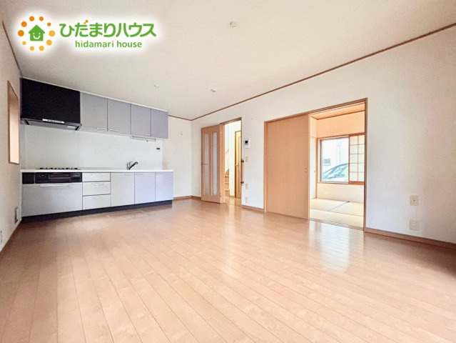 上尾市西宮下4丁目　中古戸建の居間・リビング