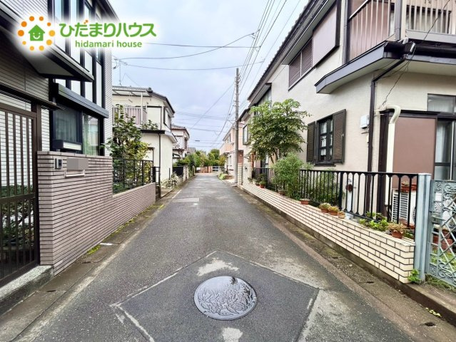 上尾市西宮下4丁目　中古戸建の前面道路含む現地写真